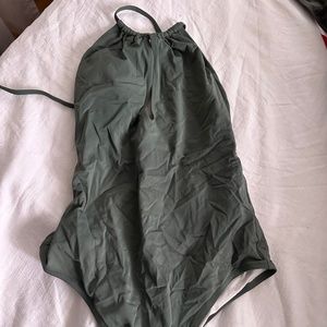 One piece swim